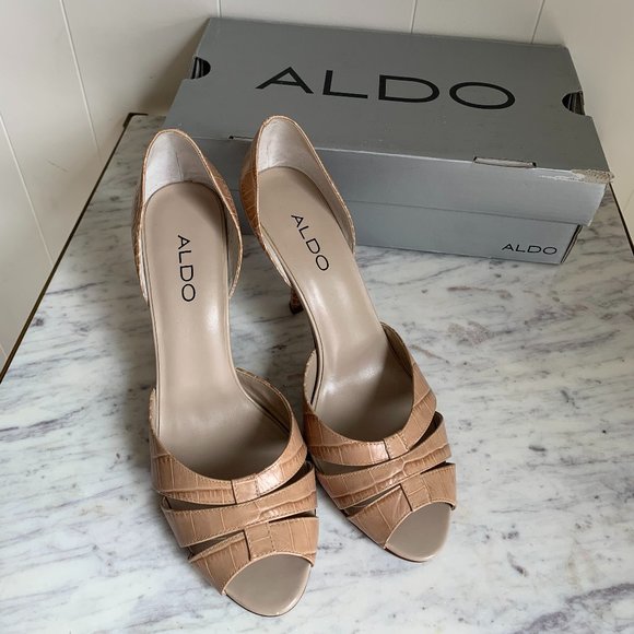 Nude Faux Crocodile Leather Heels size 38 - Picture 10 of 11